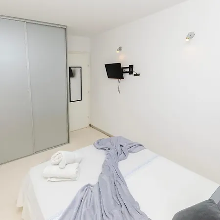 Apartman Black Star